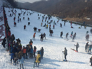 河南平頂山大峽谷滑雪場(chǎng)游樂場(chǎng)成功開幕