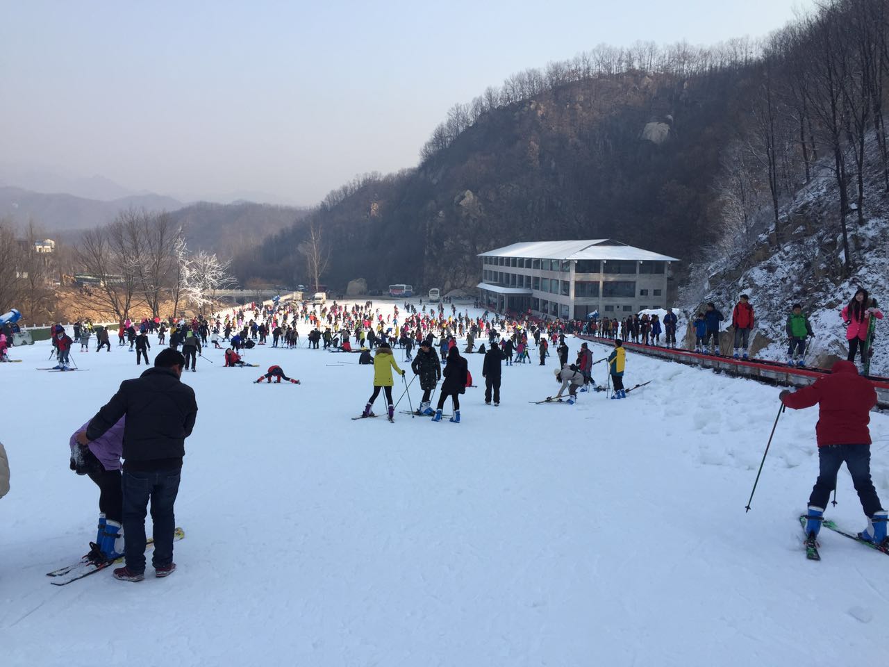 河南平頂山大峽谷滑雪場游樂場成功開幕，河北迪特加油助威